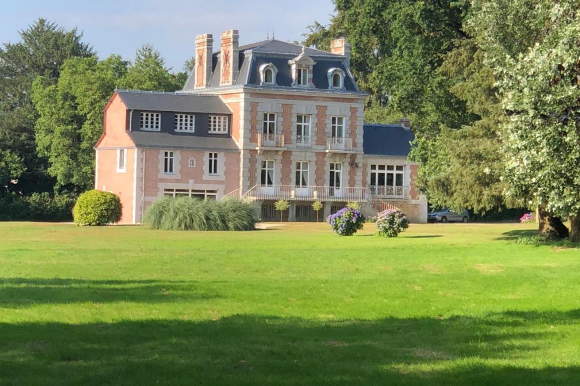 Chateau De La Chasse Beauvais Romagne  Kültér fotó
